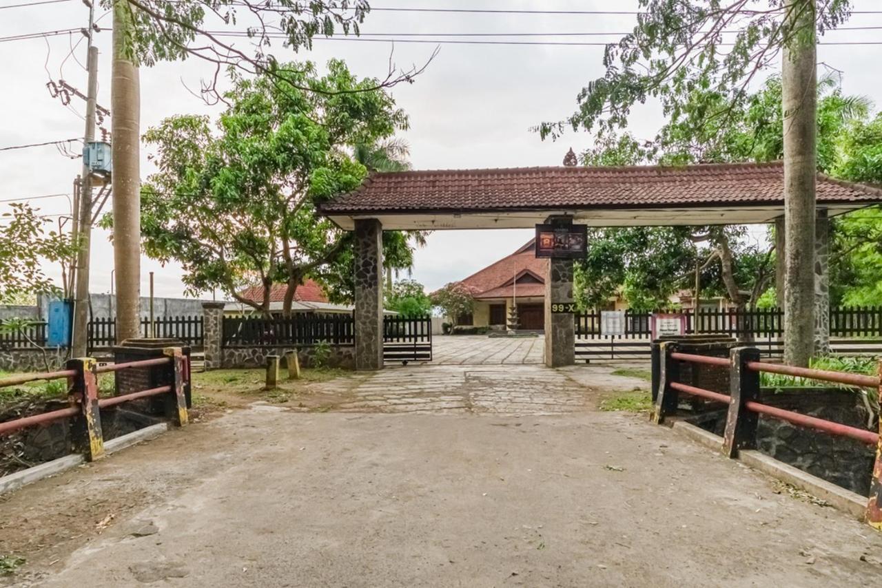 Reddoorz Syariah Near Gor Ken Arok Hotell Malang Exteriör bild